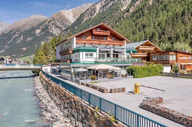 Das CORSO Restaurant direkt an der Ötztaler Ache in Sölden